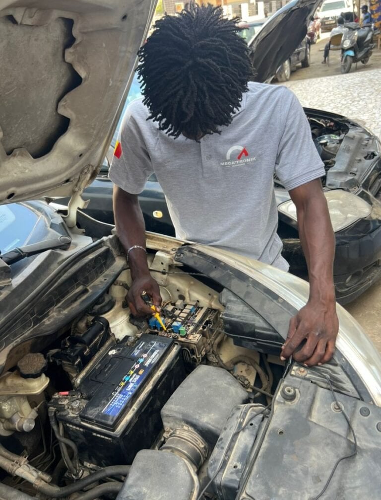 Électricité auto — atelier Mecatronik, Médina, Dakar